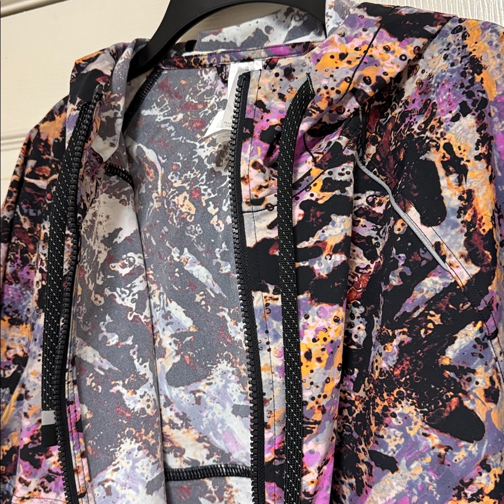 NWT Fabletics Women's Abstract Purple and Orange Bomber Jacket With Black Shorts - Picture 13 of 16